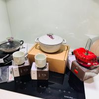 可能是咖啡杯、泡茶器和文字的圖像
