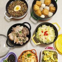 可能是麵、火鍋、拉麵、炒麵、豆腐和文字的圖像