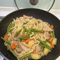 可能是炒麵、拉麵和義大利麵的圖像
