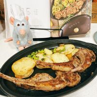 可能是肉排和文字的圖像