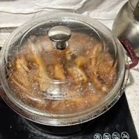 可能是慢燉鍋和食物的圖像