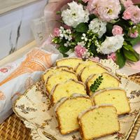 可能是戚風蛋糕、巴布卡麵包、脆皮奶酥蛋糕和文字的圖像