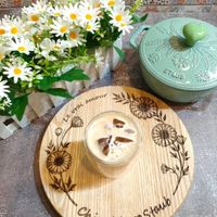 可能是咖啡杯和顯示的文字是「 STAUB amour amour vrai Le Chiuchiu Staub 」的圖像