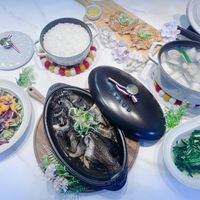 可能是生魚片、火鍋和文字的圖像