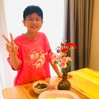 可能是 1 人、粥和顯示的文字是「 2 鹿港 Han 2024 MARA 」的圖像