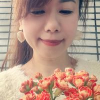 可能是 1 人、滿天星和洋桔梗的圖像