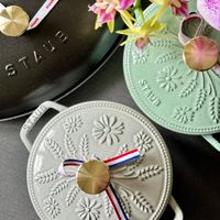 可能是餐巾環和文字的圖像