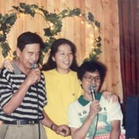 可能是 2 個人、微笑的人、長笛和單簧管的圖像