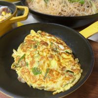 可能是歐姆蛋、麵、義大利麵和文字的圖像