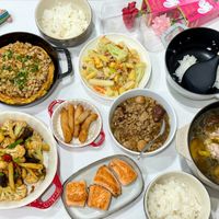可能是豆腐、炒麵和火鍋的圖像