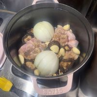 可能是燉小牛膝的圖像