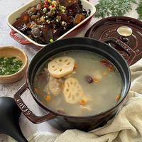 可能是豆腐、香菇、火鍋、粥和文字的圖像