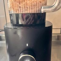 可能是研磨機、泡茶器和文字的圖像