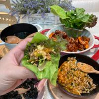 可能是豆腐、炒飯、紫蘇和文字的圖像