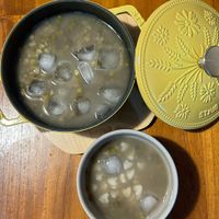 可能是粥、龍眼和顯示的文字是「 5-4 5 STLUE 」的圖像