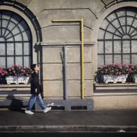 可能是 1 人和街道的圖像