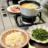 可能是火鍋、麵和粥的圖像