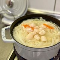可能是火鍋、麵、豆腐和義大利麵的圖像