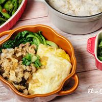可能是炒飯、豆腐和顯示的文字是「 STAUB タン Elise Chang x 」的圖像