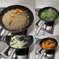 可能是炒飯、炒麵和麵的圖像