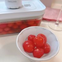可能是櫻桃和顯示的文字是「 ZWILLING 」的圖像