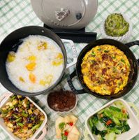 可能是粥、炒飯和顯示的文字是「 STAME STAUB 」的圖像