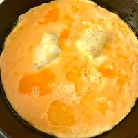 可能是蛋黃、歐姆蛋和水波蛋的圖像