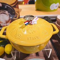 可能是顯示的文字是「 S staab lifeo STAUE 」的圖像