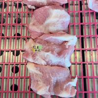 可能是顯示的文字是「信正 玉 興號 MIINHE 松阪一份$150 」的圖像