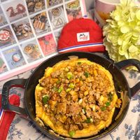 可能是炒飯、牧羊人派、肉餡餅和文字的圖像