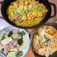 可能是西班牙大鍋飯和豆腐的圖像