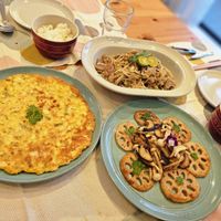 可能是歐姆蛋、炒飯和牧羊人派的圖像