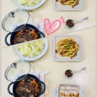 可能是豆腐、火鍋、炒麵和文字的圖像