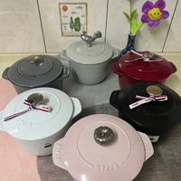可能是顯示的文字是「 รา STAUS STW3 staub G GTLUE staub STIUB STAUB STAUD 」的圖像
