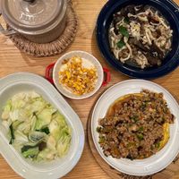 可能是香菇、麵、拉麵和炒麵的圖像