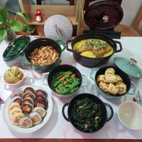 可能是豆腐、西班牙大鍋飯、炒麵和文字的圖像