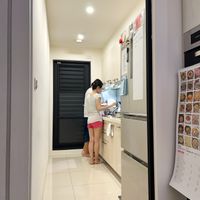 可能是 1 人和室內的圖像