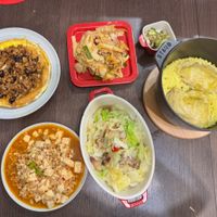可能是豆腐、火鍋、麵、拉麵、炒麵和文字的圖像