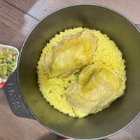 可能是印度香料飯、北非小米飯和文字的圖像