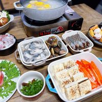 可能是火鍋、起司火鍋、豆腐和文字的圖像
