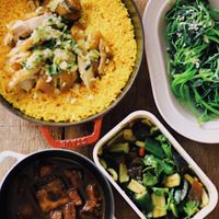 可能是印度香料飯、北非小米飯、燉小牛膝、豆腐、炒飯和西班牙大鍋飯的圖像