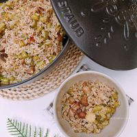 可能是炒飯、印度香料飯和文字的圖像