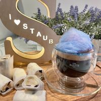 可能是義式冰淇淋和顯示的文字是「 SイUB S STAUB B UUTTI า UTTI 」的圖像