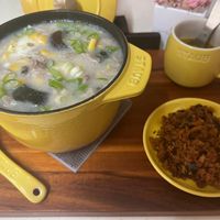 可能是拉麵、粥、火鍋和豆腐的圖像