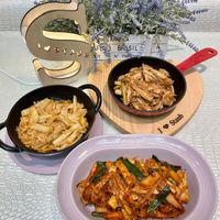可能是義大利麵、豆腐和文字的圖像
