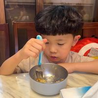可能是 1 人和粥的圖像