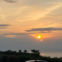可能是地平線、海灘、暮光、海洋和雲的圖像