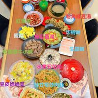 可能是拉麵、炒麵、火鍋和顯示的文字是「小卷米粉湯 米粉湯 紅燒肉 紅燒肉之 紅燒 粉角緣豆湯 鳳梨 鳳 鳳梨是絲瓜蛋湯 絲瓜蛋湯 炸地 松露醬牛小其 DAmY 生甜蝦 水煮五花肉 豆皮娃娃菜 皮娃娃菜桂竹筍炒肉 桂竹筍炒肉 日式蒸蛋 னത 日 日式 章魚燒」的圖像