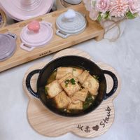 可能是火鍋、豆腐和文字的圖像