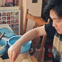 可能是 1 人和食物的圖像
